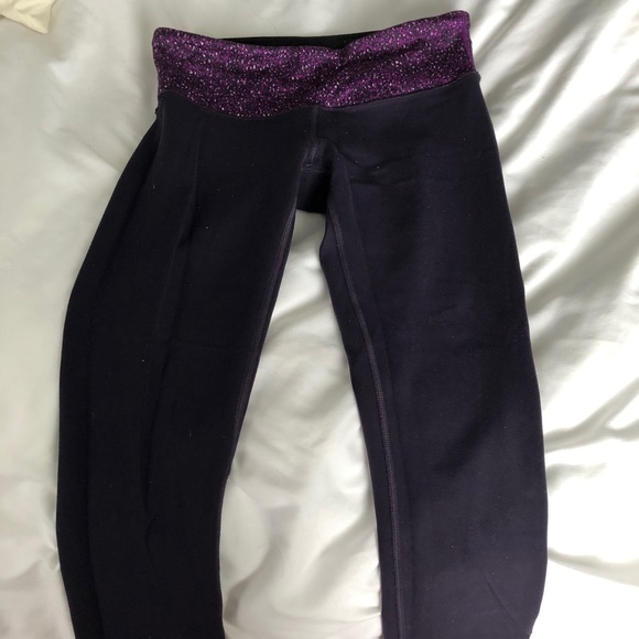 “Lululemon” reversible, cropped leggings - Picture 3 of 4